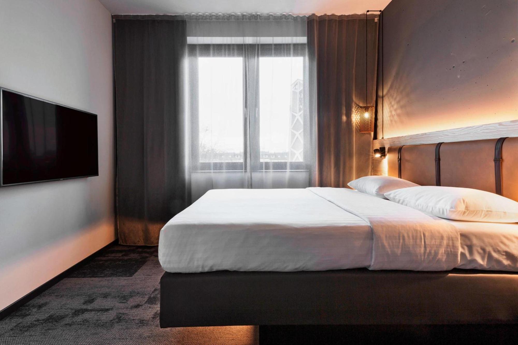 Moxy Duesseldorf South Hotel Exterior foto