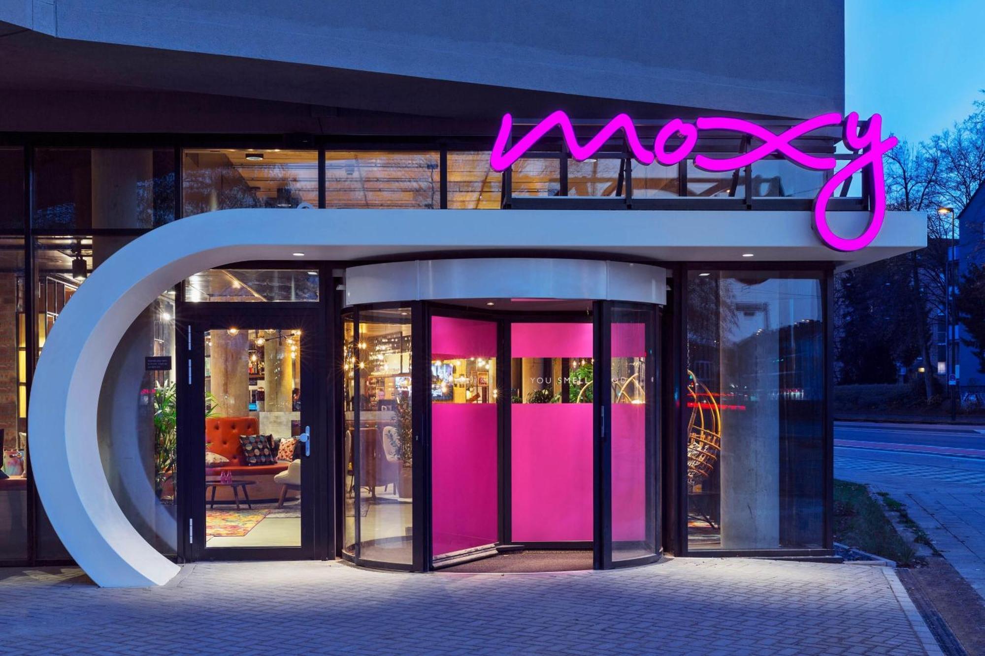 Moxy Duesseldorf South Hotel Exterior foto